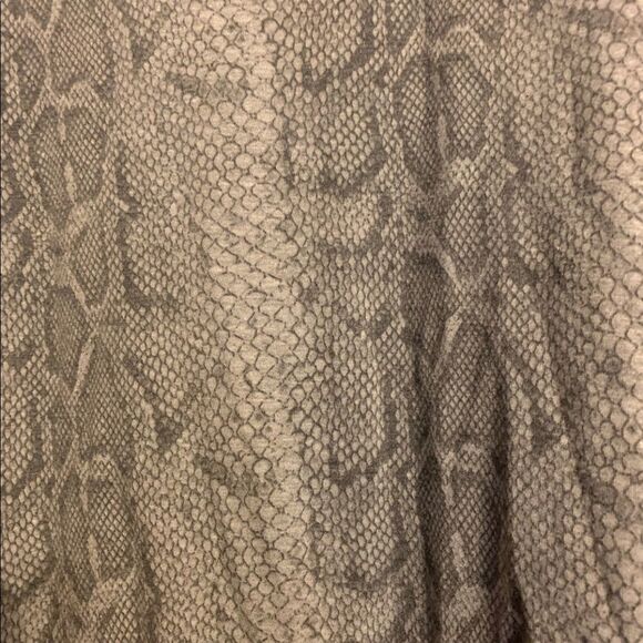 Veronica M XS Grey Snake Print Long Sleeve - Picture 2 of 4